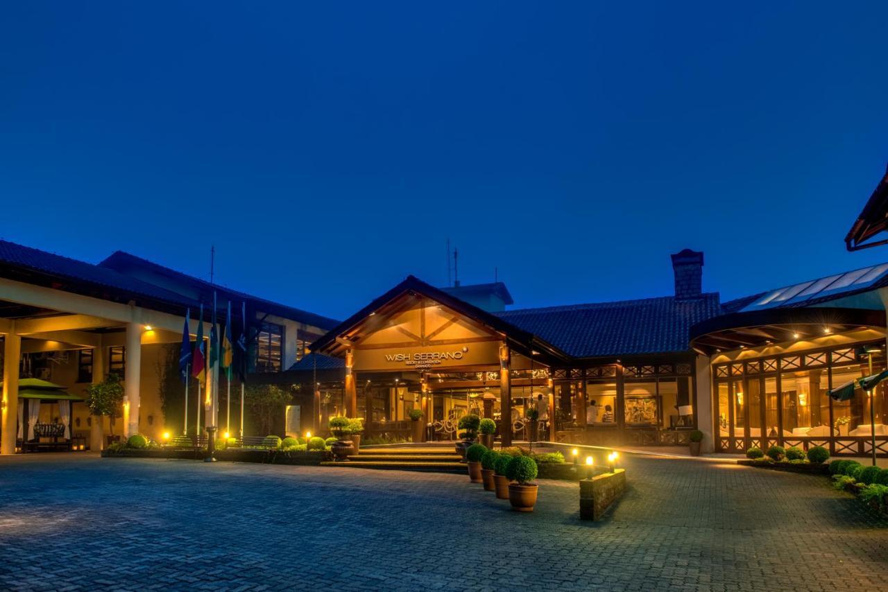 Wish Serrano Resort Γκραμάντο Εξωτερικό φωτογραφία The hotel at night